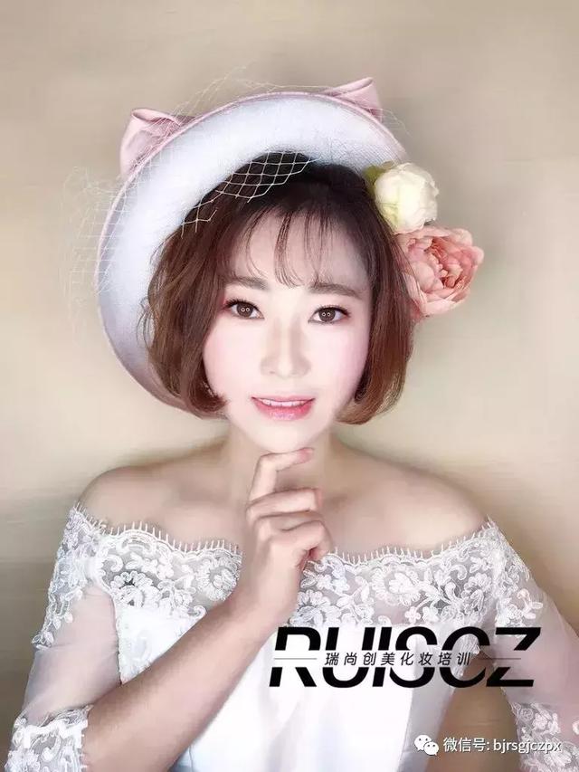 如何讓新娘造型看起來很簡約，卻處處是亮點？