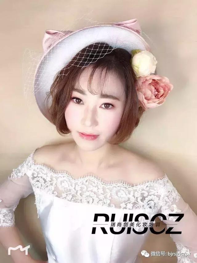 如何讓新娘造型看起來很簡約，卻處處是亮點？