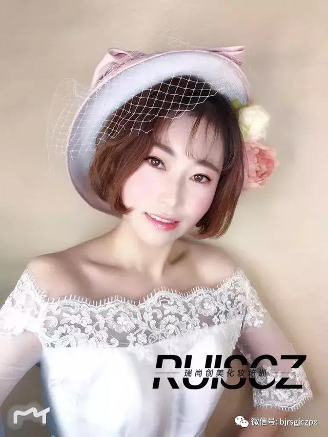 如何讓新娘造型看起來很簡約，卻處處是亮點？