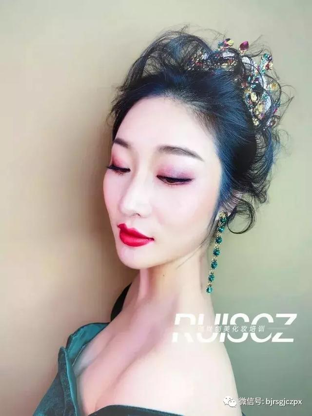 奢華晚裝｜妝面有多細膩，造型就有多高級！