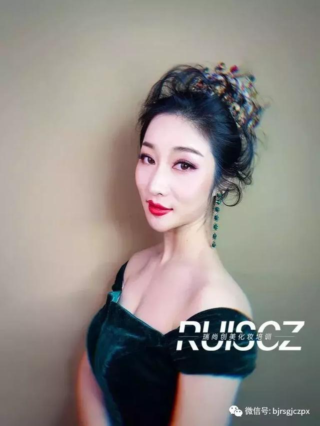 奢華晚裝｜妝面有多細膩，造型就有多高級！
