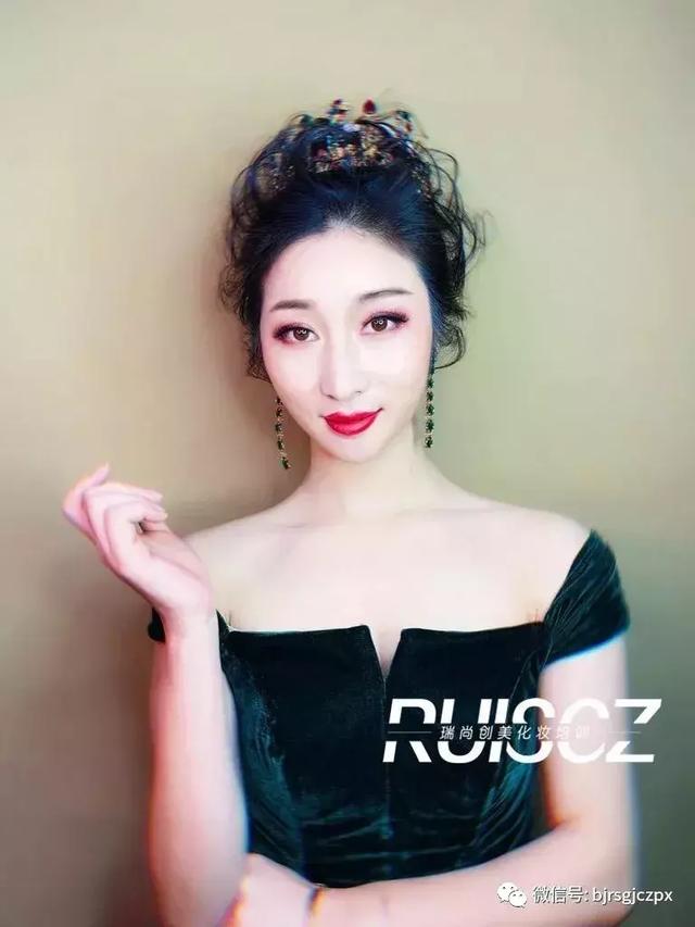 奢華晚裝｜妝面有多細膩，造型就有多高級！