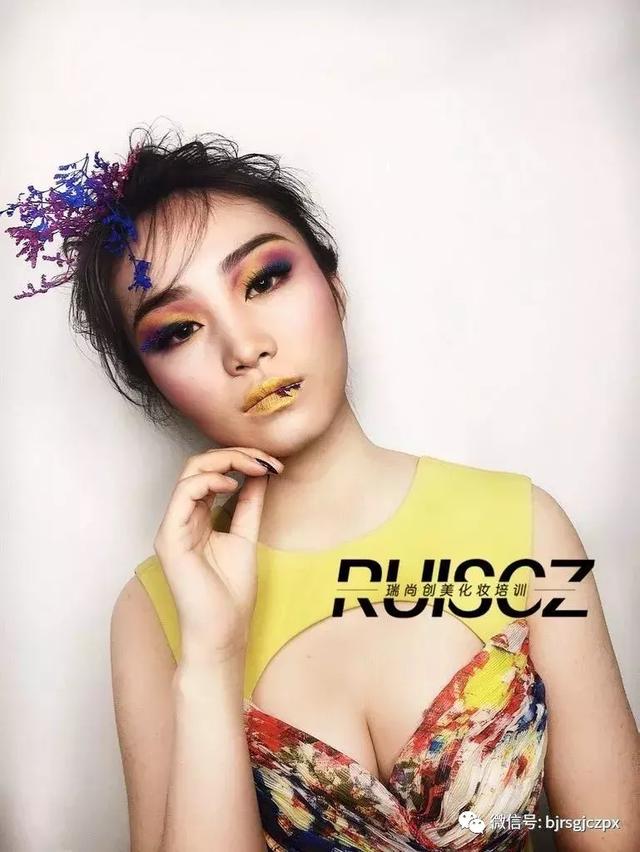 T臺(tái)妝容的實(shí)用“利器”，段式眼妝暈染法