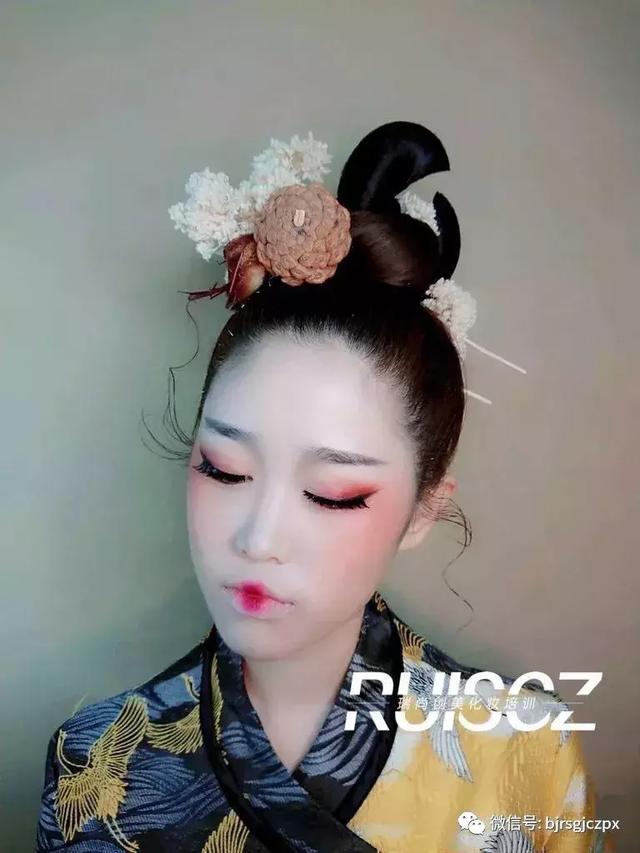 重色后移 | 眼妝技法運(yùn)用，打造精致的雜志風(fēng)