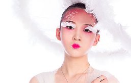 26歲學彩妝晚嗎？26歲學化妝晚了些吧？