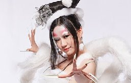 女的學(xué)化妝好嗎？當(dāng)化妝師有發(fā)展嗎？