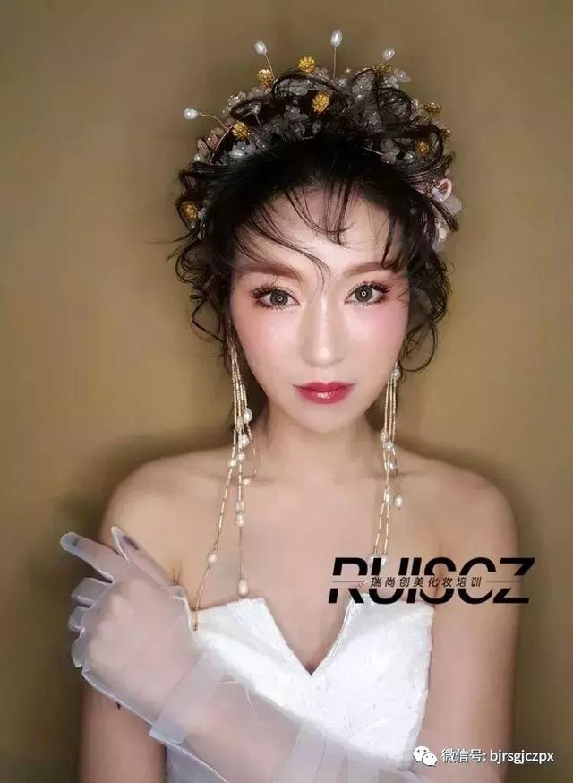 遲峰老師 | 彩妝造型大師班開課啦！