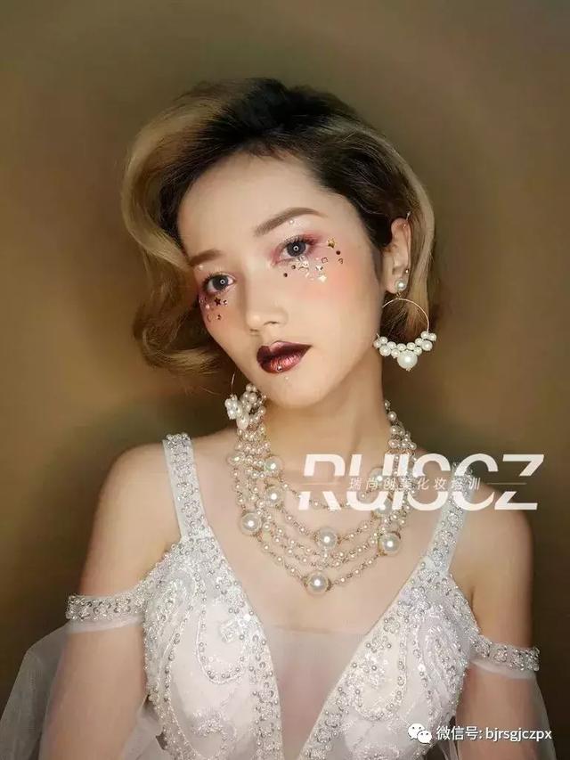 遲峰老師 | 彩妝造型大師班開課啦！
