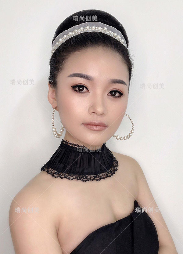 男生學化妝