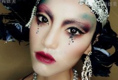 男生能學(xué)彩妝嗎？有男生學(xué)彩妝嗎？