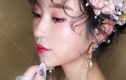 學(xué)彩妝找什么工作呢？工作前景怎么樣？