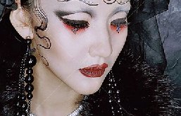 很多人學(xué)習(xí)化妝了，化妝好學(xué)嘛？