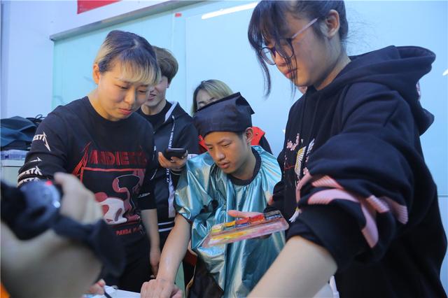 拒絕5毛特效！零距離感受特效化妝的魅力