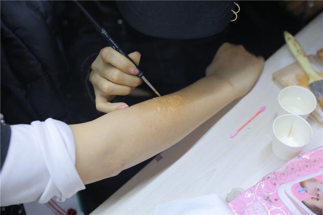 拒絕5毛特效！零距離感受特效化妝的魅力
