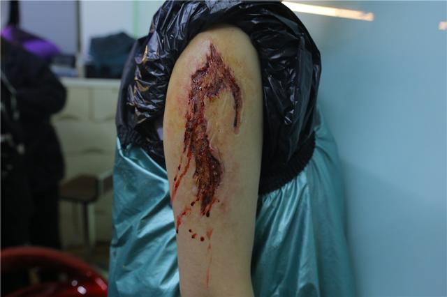 拒絕5毛特效！零距離感受特效化妝的魅力