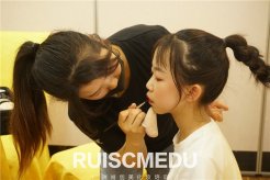 學校學化妝好嗎？在學校學化妝有用嗎？