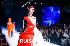 學(xué)化妝要交學(xué)費嗎？學(xué)費多少？