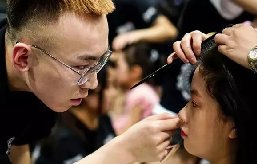 男生學化妝的多嗎？男生學化妝好嗎？