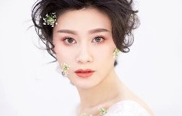 已經(jīng)25歲了，25歲學(xué)化妝可以嗎？