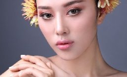 化妝師最高工資多少？頂級(jí)化妝師的工資多高？