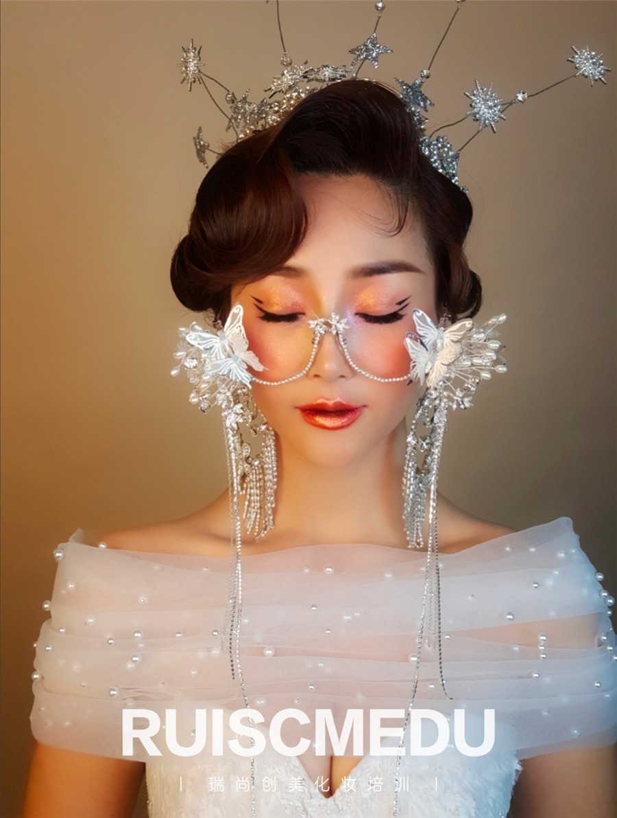 時(shí)尚復(fù)古新娘造型