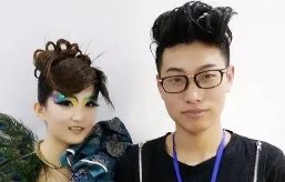 90后小伙學了4年美發(fā)，轉(zhuǎn)行化妝師后從此走上人生巔峰！