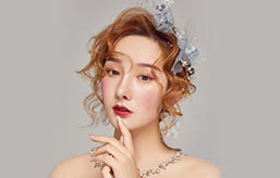 做個化妝師前景怎么樣？文員要辭職學(xué)化妝了