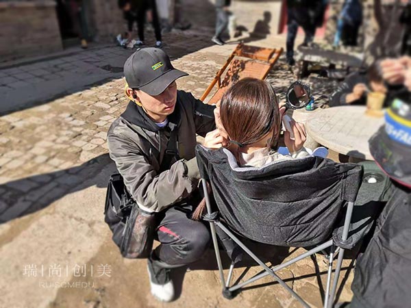 培訓(xùn)機(jī)構(gòu)出來(lái)的化妝師，為什么能拿到高薪？