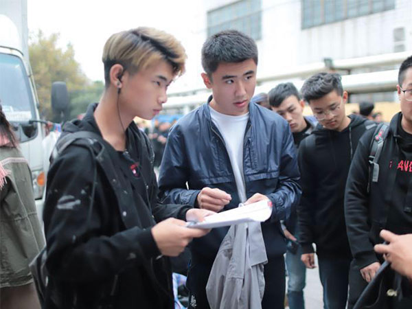 男生化妝成為日常？你怎么看待男生學化妝這件事？
