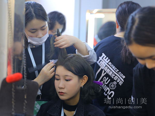 想進(jìn)入化妝行業(yè)，一定要做好這些準(zhǔn)備！