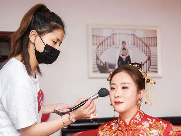 新手如何快速入門(mén)化妝行業(yè)？化妝學(xué)校告訴你秘訣