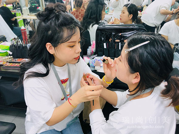 高考之后學(xué)會(huì)這些技術(shù)，讓你在大學(xué)脫穎而出